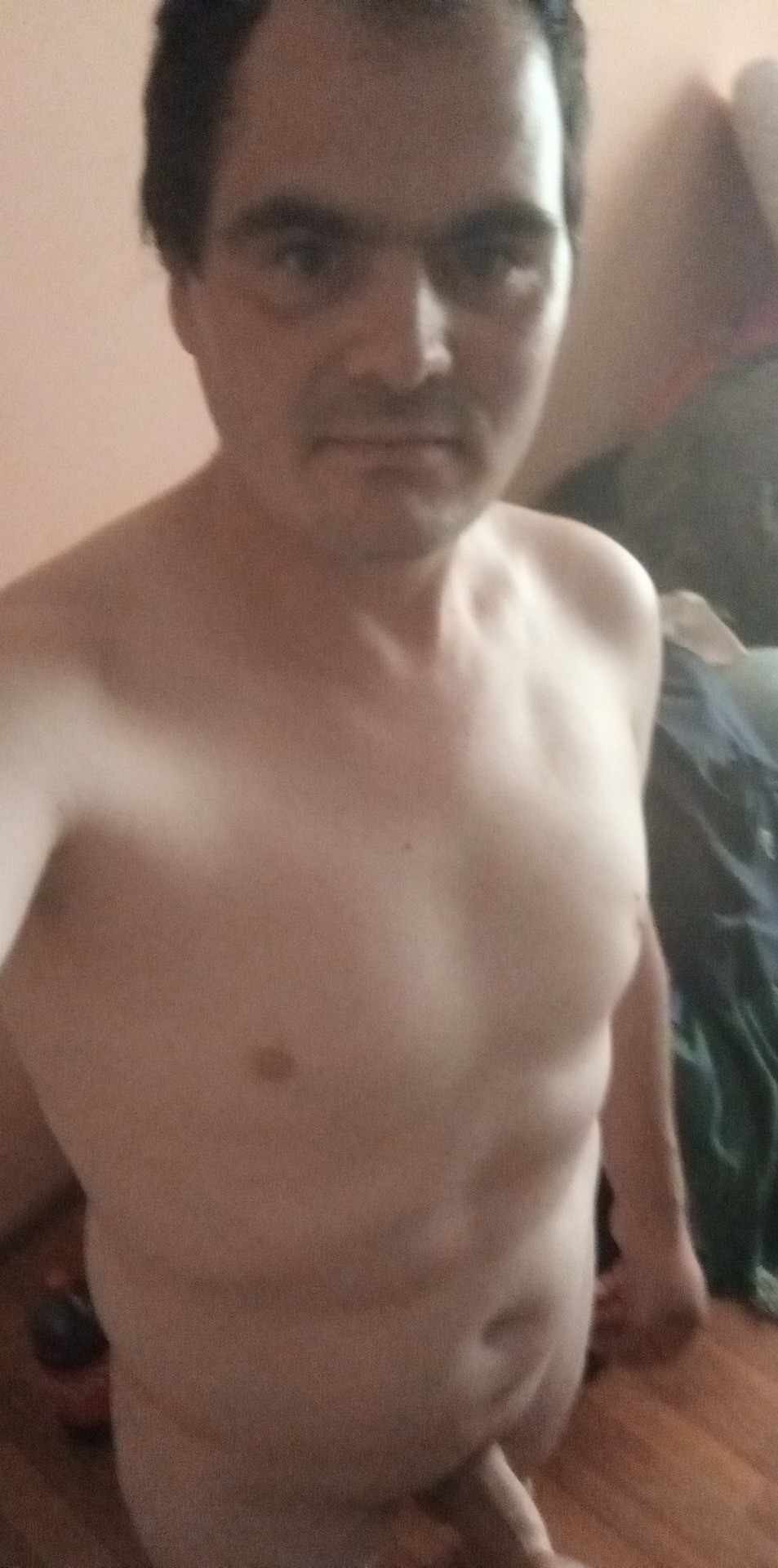 Bucuresti - Escorta Sexy - Eu sunt Marian din Tudor Vladimirescu jude?ul Gala?i sunt doar activ sunt în c?utarea unui pasiv care s? îmi fac? toate pl?cerile doresc s? cunosc persoane serioase pentru mai multe detalii a?tept mesaje pe WhatsApp sau la telefon