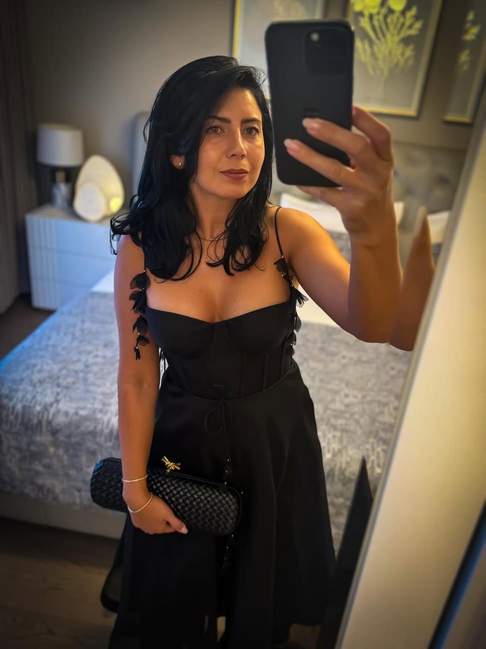 Escorte Sexy - Ku - Roscata discreta atenta la cerintele tale, ofer domnilor manierati companie si masaj terapeutic la domiciliul meu.  Ofer si cer seriozitate maxima, igiena garantata.  Detalii suplimentare la telefon.  Doar wutzup (