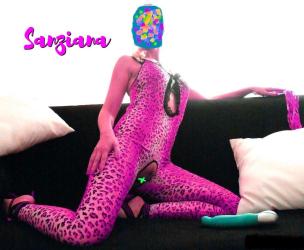 Bucuresti - Escorta Sexy - Alpha mistress caut sclav de calatorie/ financial slave pentru vacanta asta.  Sunt Sanziana, regina distractiei, fetisurilor, fanteziilor, jocurilor erotice si balului mascat la care sunt invitati toti submisii si fetisistii.  Sunt multi-calificata si multi-talentata.  Sunt experta in toate ariile bdsm-ului si excelez si ca maseur terapeut.  Iti pot oferi:masaj de relaxare/ terapeutic/erotic, facesitting, vorbit murdar, umilire fizica, verbala sau publica, uro, fingering, fisting, spitting, tras de par, de urechi, pedepse corporale, santaj emotional, constrangeri, bondage, spanking, trampling cbt, jocuri de rol, de rol, de seductie, de impact, de supunere, cu jucarii, cu strapon, antrenament pentru sclavi, biciuire, tortura, ceruire, sensory play, interogare, disciplina, dresaj, foot fetish, ass fetish, nylon fetish, fetisul vestimentatiei, manusilor de orice fel, machiajului, perucilor, tocurilor, uleierii trupului, murdaririi trupului/hainelor, etc.  Formez sclavi incepatori, dar cu mine isi pot imbogati experienta si cei versati.  Te pot finaliza si domina si la telefon. 