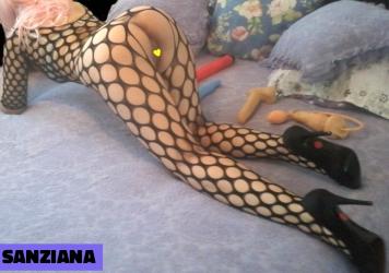 Bucuresti - Escorta Sexy - Jocuri de rol/ de seductie/ de control/ de dominare/ de fetis  Inchiriez apartament in regim hotelier.  cu tot cu camerista.  Camerista cea sociabila si dezinvolta te asteapta imtr-o tinuta sexy in camera pregatita special pentru tine, un oaspete de soi, sa te destreseze cu un masaj, cu un dus in doi sau cu un lap dance.  Dupa ce iti incanta si seduce simturile, camerista iti destainuie ca ii place sa te domine cu pasarika pe fata, cu straponul sau in alte moduri si te face usor, usor sa ii cedezi puterea, sa te lasi pe mana ei, fara sa mai opui rezistenta.  O poti invita pe camerista la masa, in oras sau sa iti alunge plictiseala si monotonia din viata in calatorii.  Sunt mistress Sanziana, o femeie rafinata, prezentabila, open minded care stie sa iti cucereasca atat mintea, cat si simturile cu stilul ei unic si jucaus.  Putem petrece impreuna cat timp doresti tu, fara graba, iar preludiul poate fi cat de lung iti doresti tu sa fie.  Aviz domnilor, doamnelor, cuplurilor.  Cu mine traiesti experinte unice, memorabile.  Suna-ma si fa-ti rezervarea la mine din timp!