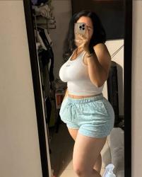 Escorte Sexy - Pitești - Escorta manierata am revenit.  Ofer companie si masaj terapeutic facut cu creme si uleiuri aromate domnilor manierati intr-o locatie discreta.  Locuri de parcare si ac.  Detalii la telefon. 