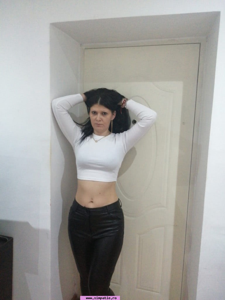 Escorta Sex - Escorta sexy si atenta la detalii te astept la mine domn serios sa-ti ofer cele mai bune servicii de companie, masaj de relaxare, body cu creme si uleiuri parfumate, esti un domn caruia ii place atmosfera atunci suna-ma, nu iti va parea rau.  Detalii la telefon.  - Telefon: 0763562751 