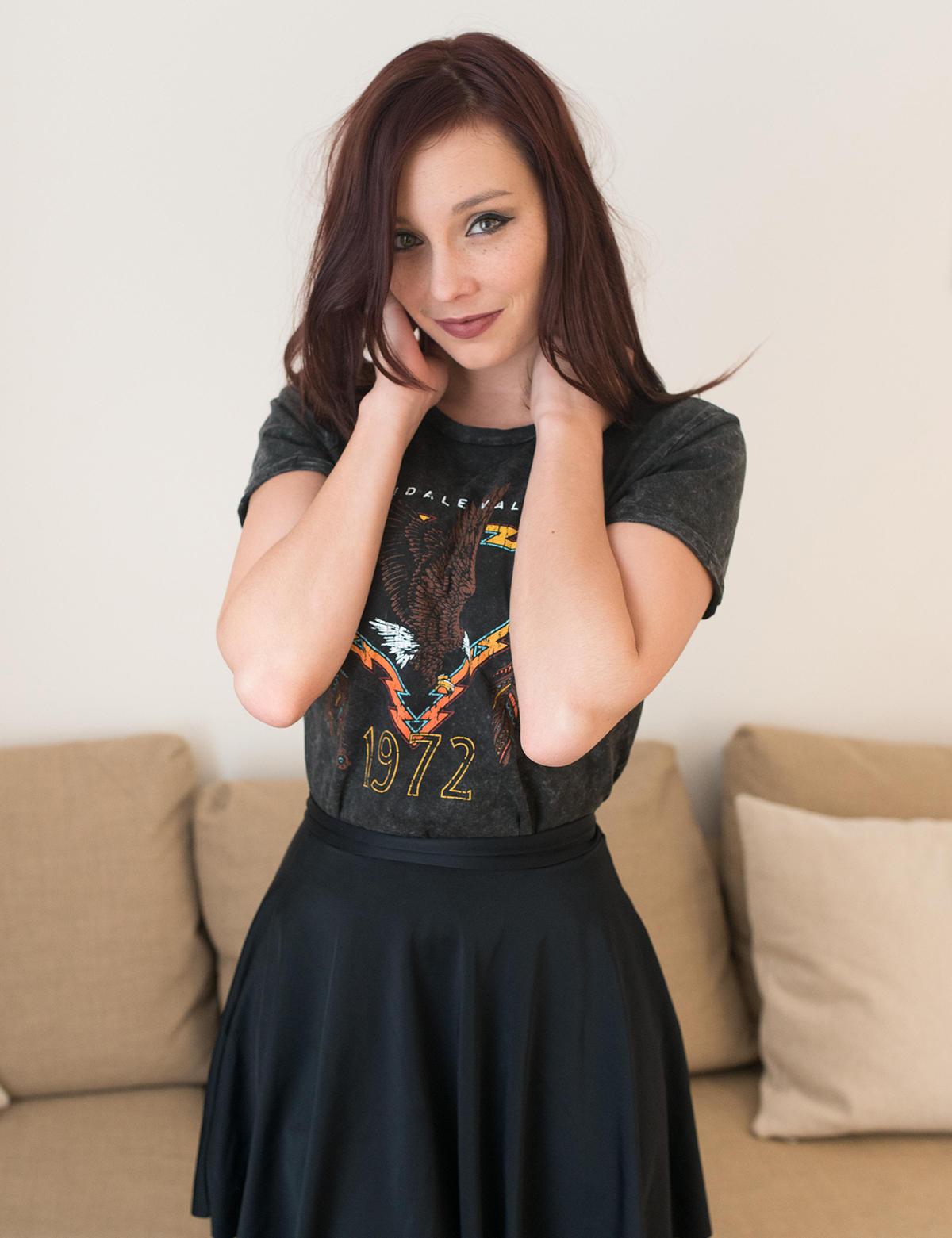 Bucuresti - Escorta Sexy - Dezbraca-ma incet, atinge-mi trupul fierbinte si descopera placutul gust al pacatului interzis! Sunt o femeie frumoasa, cu obligatii si cu adevarate virtuti trupesti, cu dorinte si fantezii ca si tine, asa ca te astept in compania mea pentru a ne simti bine.  Raspund la telefon 0906-760- 800 sau la sms pe nr scurt 1533, trimite textul PASIONALA sa ma ai asa cum ne dorim amandoi.  Sarutari umede, doar ptr adulti.  Tarif 1, 9 eur/min si 1, 5 eur/sms, fara tva. 