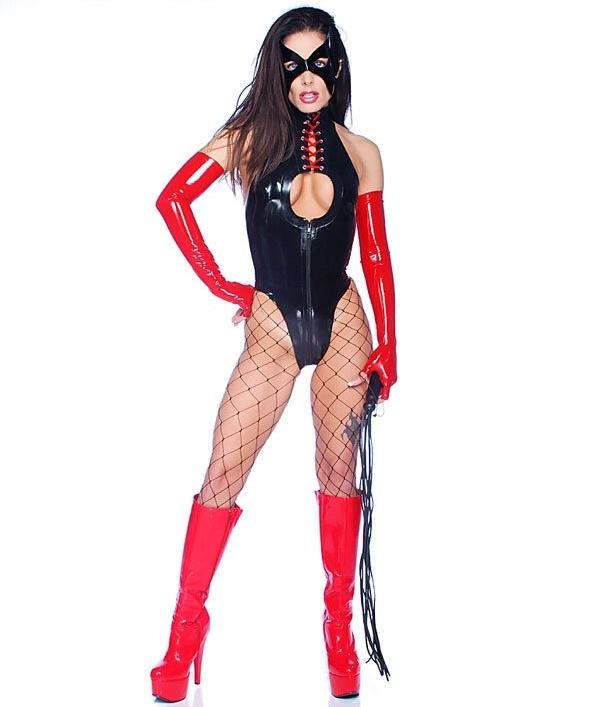 Bucuresti - Escorta Sexy - Sunt Mistress Flavia, o zeita frumoasa cu un corp perfect, insa sadica.  Daca esti ascultator poate iti primesti recompensa.  Cu o experienta de peste 10 ani, ofer sedinte de dominare soft/hard, atat barbatilor cat si femeilor sau cuplurilor.  Te astept cu un sms de prezentare la nr 1580 (1, 5 eur/sms), in text sa incepi cu STAPANA FLAVIA sau poti suna direct pe nr meu 0906-760- 888 (1, 9 eur/min), iar daca raspunde asistenta mea ma vei solicita, dar sa fii adult! Preturi fara tva. 