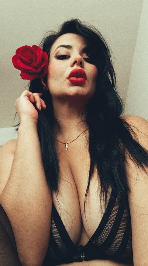 Escorte Sexy - Bucuresti Toata Tara - MATURA frumoasa, prezentabila, sociabila, cu sex appeal, plina de viata, imi plac barbatii tineri.  Daca tu preferi pe cineva ca mine, te rog sa ma cauti la tel.  0906.  760.  645 (1, 3 eur/min).  Imi poti trimite si sms la nr.  1533 (1, 5 eur/sms) cu textul MATURA si te voi contacta eu imediat.  Exclusiv adultilor, tarif fara tva. 