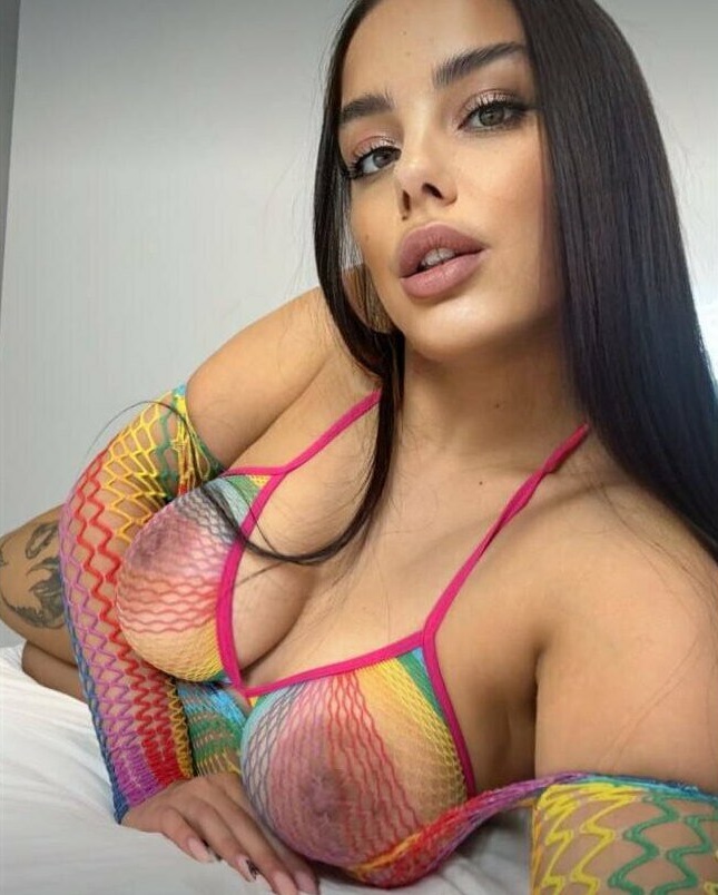 Escorte Sexy - Craiova Si Imprejurimi - Stiu sa iti fiu confidenta , vreau sa iti fiu amanta , pot sa fiu stapana visurilor tale.  Cauta-ma la 0906 760 690 (1, 3 eur/min+tva) si fiecare clipa petrecuta cu mine va fi o amintire pretioasa pentru amandoi.  Deocamdata las poza sa vorbeasca pentru mine.  .  .  sau ma poti gasi la orice ora prin sms la 1533 (1, 5 eur/sms+tva) cu textul CONFIDENTA si te voi contacta eu pe loc, indiferent de ora.  .  .  Trebuie sa fii adult si hotarat!