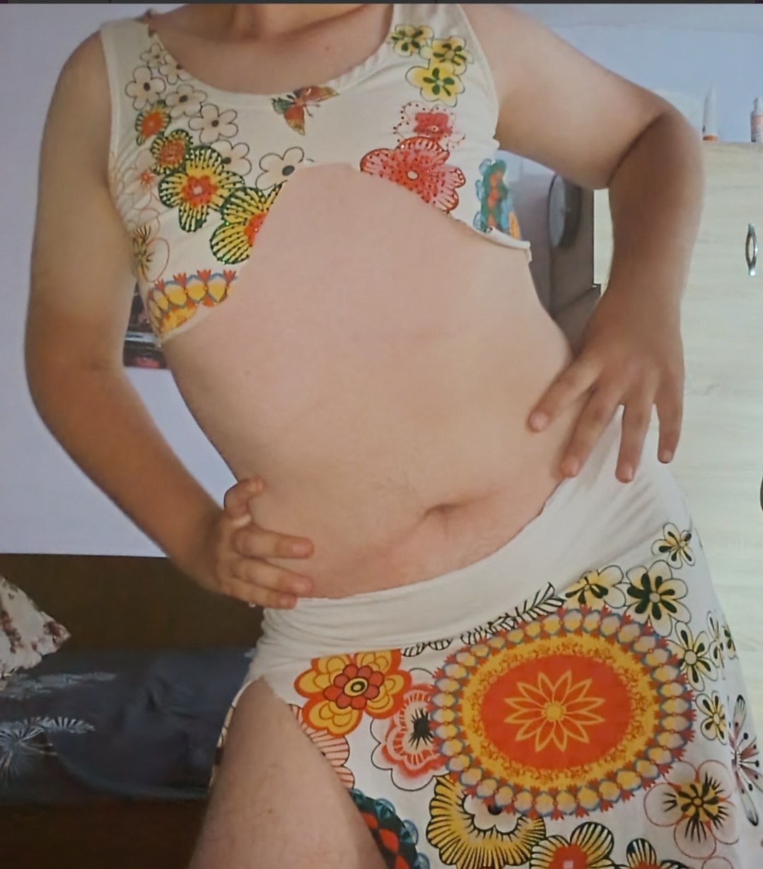 Iași - Escorta Sexy - Buna! B?iat activ.  Ofer urm?toarele servicii: M? travestesc, fac masaj de relaxare, rela?ii intime ?i fac ?i striptease.  
Pun accentul pe bun sim?.  Program?rile se fac pe WhatsApp sau la telefon. 