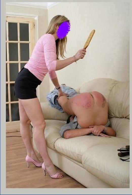 Bucuresti - Escorta Sexy - Antrenament pentru porci submisi Vino, sa te dresez, cu straponul sau cu un facesitting nemilos, mistretule cu pofte  ascunse, nesatule si murdare! Intra in tarcul dedicate tie,  purcelus submis, cu minte murdara, daca vrei sa faci parte din ferma mea de purcei! Fii purcelul meu de sacrificiu care se sacrifica pentru a-i fi bine stapanei lui si a o vedea fericita! In acest sens, trudeste pentru mine si fa economii pentru mine, Grohaila! Fii pusculita mea pe care o sparg cu straponul! Din mistret te transform in purcel casnic cu mangaieri pe burtica sau cu suturi in oua si apoi te transform in sunca fragezita cu biciul sau cureaua, daca esti un porc masochist.  Pentru acest sacrificiu simulat, poate ar fi cazul sa te astept cu un sort de macelar pus pe mine si manusi lungi, de uz casnic, cu care iti place sa te masturbez, eventual cu cizme lungi, de cauciuc pe care iti place sa mi le lingi si de care iti place sa te freci cu scula ta minuscula.  Ar merge si o ceruire si o smulgere a parului nedorit de pe corp cu ceara fierbinte.  Mi-ar placea sa te vad cu o masca de porc pusa pe cap in timpul dresajului mai ales cand te umilesc si scuip pe tine sau cand iti fac fisting.  Dar poate iti place sa stai pe cap cu chilotii mei murdari in timp ce imi mirosi si lingi transpiratia sau cand te palmuiesc peste mecla de porc muist.  .  Fiindca iti place sa te balacesti in pisatul meu, in sperma sau chiar sa te tavalesti in rahatul meu, ai nevoie de o spalare cu spumant si o frecare aspra cu o perie mare, cu coada lunga, speciala pentru porci murdari cu care am sa iti subtiez soriciul! Imi plac porcii curati in preajma mea.  Daca ai limba curata, te las sa ma lingi in fund.  Sunt stapana/ dominatoarea viselor tale submise, cele mai porcesti, Sanziana, si te astept sub talpile mele, sa te  antrenez si sa cresc in tine dorintele perverse! Am si asistent pentru porcii incornorati.  Imi place sa te antrenez si in natura.  Poate mergem impreuna la tara, sa iti fac antrenamentul direct intr-un grajd de porci reali, printre porci reali, sa torn pe tine laturi reale si sa te bag cu ratul in albia porcilor real.  . 