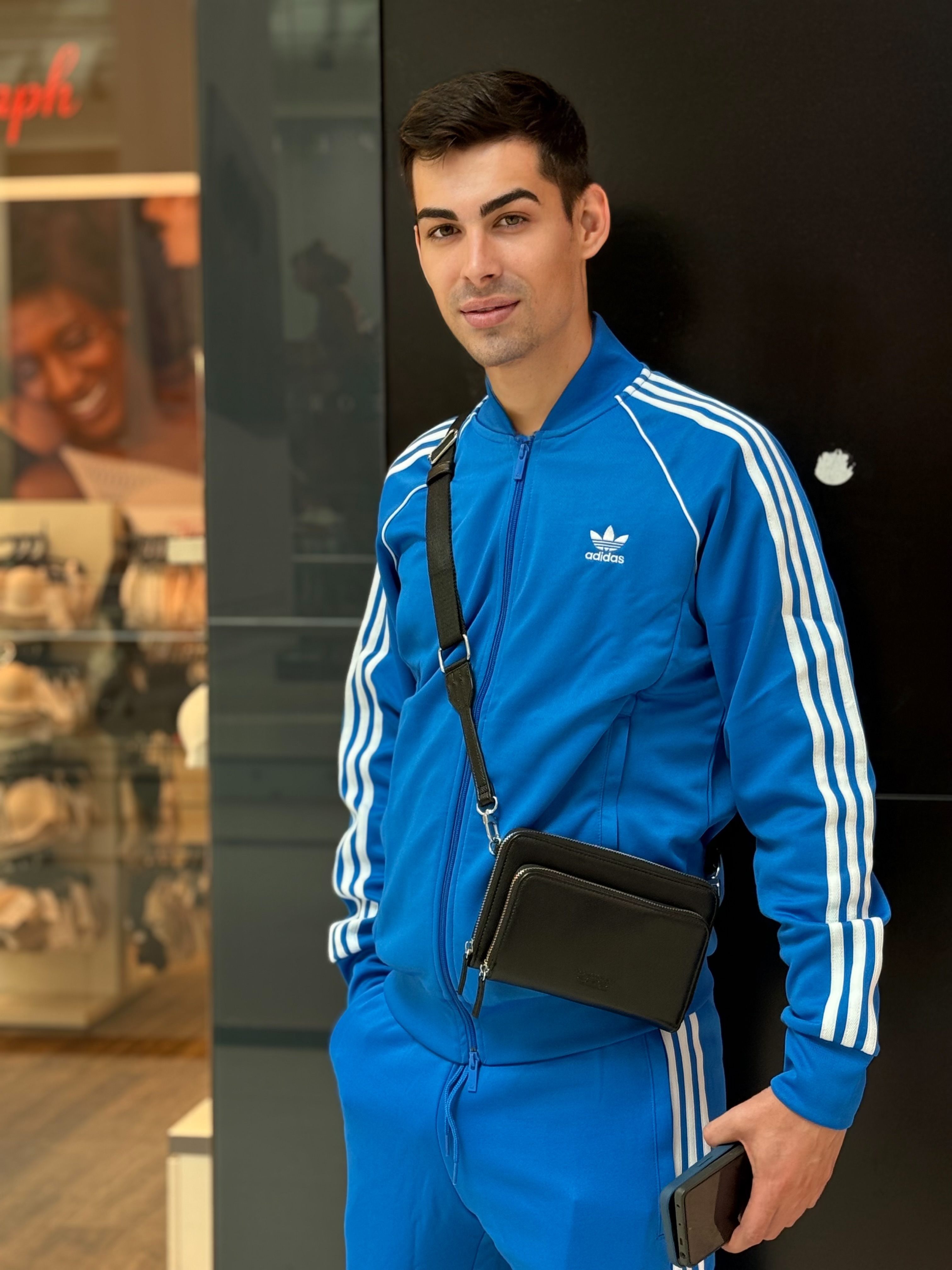 Escorte Sexy - Bucuresti - Ayan activ dotat xxl accept si cuplu