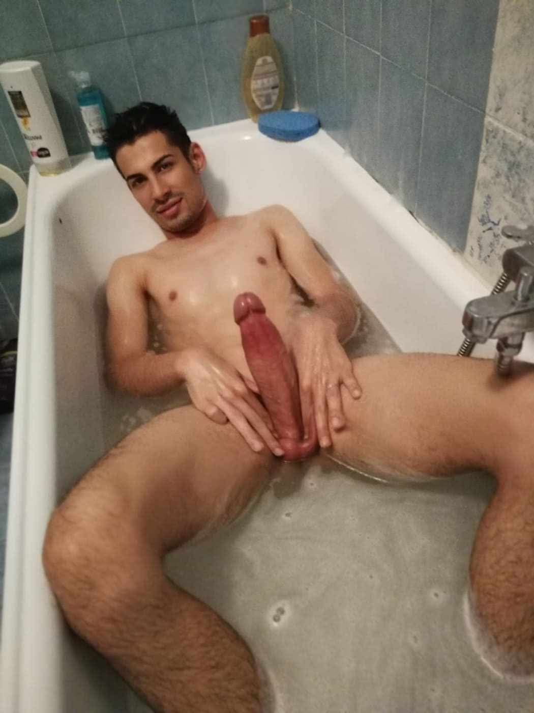 Bucuresti - Escorta Sexy - Ayan activ dotat xxl accept si cuplu