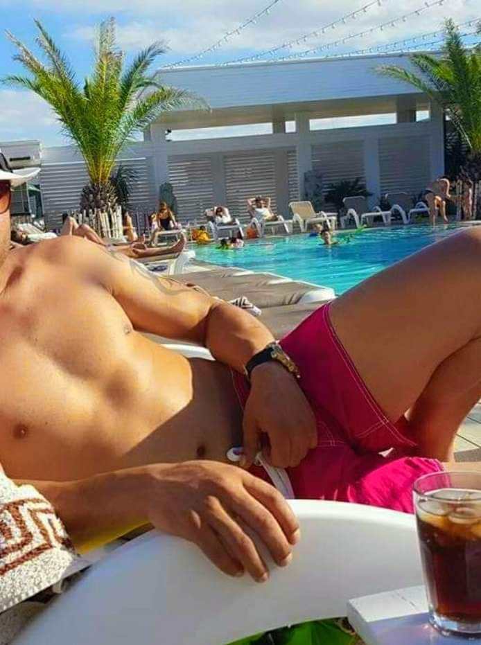 Escorte Sexy - Bucuresti - CAU?I UN ACTIV DOTAT   OFER COMPANIE INTIM? DAU LA SUPT ?I FUT  SUN? MA  ?I DAU DETALII