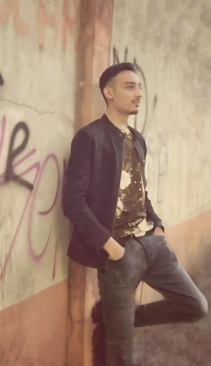 Escorte Sexy - Bucuresti - Esc bi ac masaj si ce tine de ac dotat cu bun simt la tine sau intr o locatie 
Nu deranja inutil 
Folosesc prez 
Ofer discretie si seriozitate 
Pentru placeri frumoase si voie buna contacteaza ma la Nr de telefon