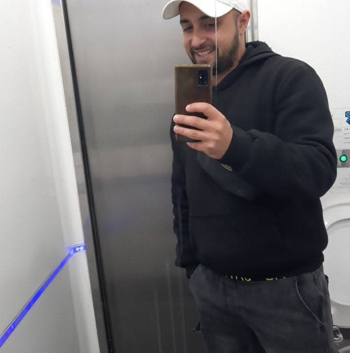 Bucuresti - Escorta Sexy - Escorta senzuala iti pot oferi companie, masaj de relaxare, intr-o ambianta placuta, clipe linistite la domiciliul meu sau al tau.  Astept domni seriosi si manierati.  Detalii la telefon