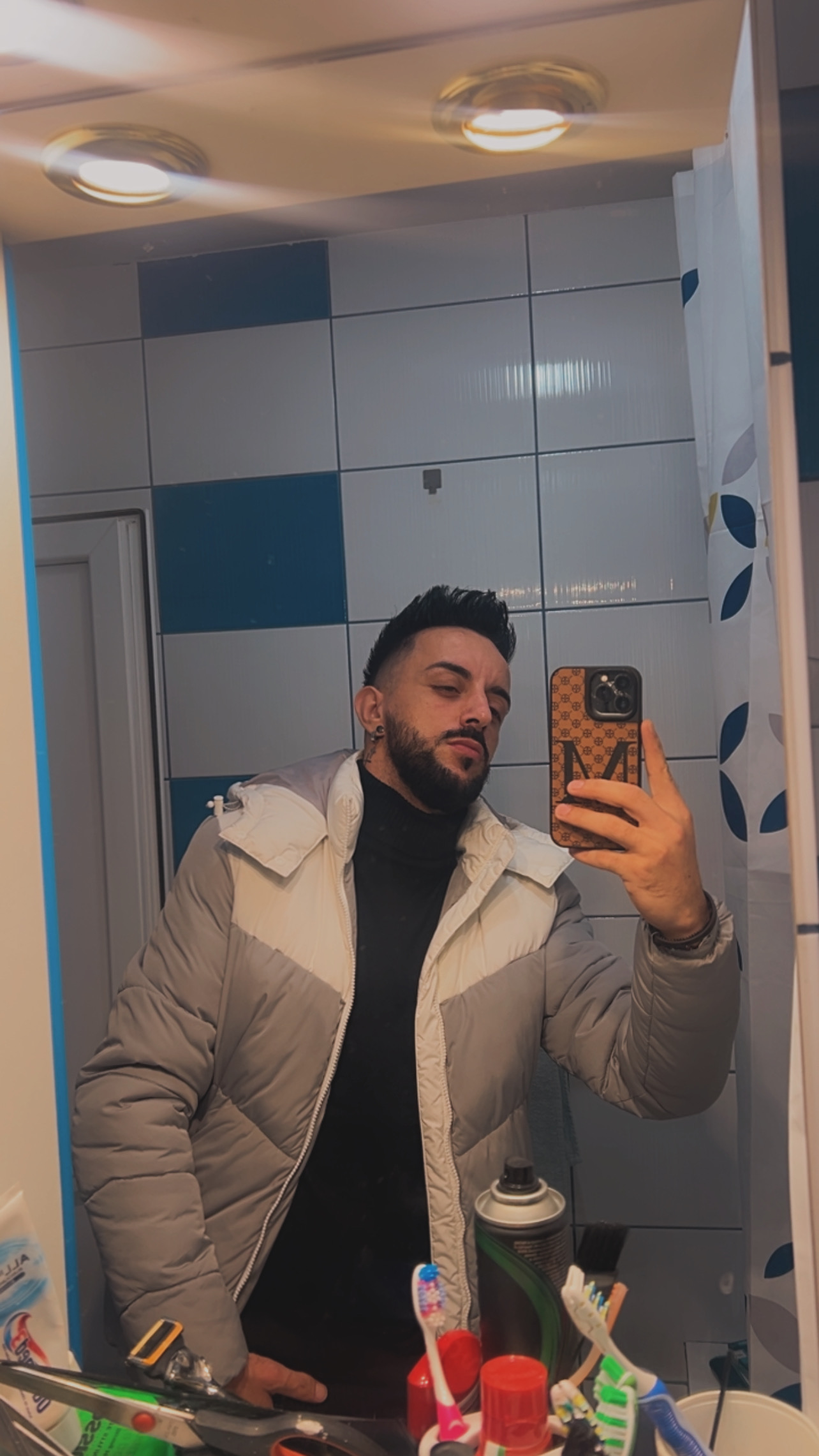 Escorte Sexy - Bucuresti - Salut sunt Vlad am 27 de ani sunt Activ.   Daca iti doresti ti un b?iat manierat, educat si cu bun simti, te astept sa ma suni ca s? iti îndeplinesc toate fanteziil