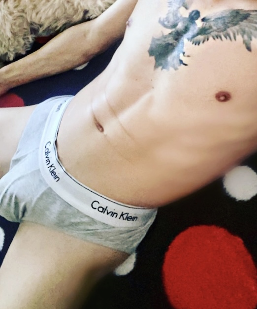 Escorte Sexy - Bucuresti - Salut, ma numesc David , 28 ani , activ cu locatie .  Va ofer masaj de relaxare erotic si multe alte fantezii, trebuie doar sa fi decis ce vrei! Nu raspund la numere private ! Nu trimit poze xxx! Cei ce au pofta de caterinca vor fi blocati! Mai multe detalii va astept la telefon sau whatsApp! Multumesc