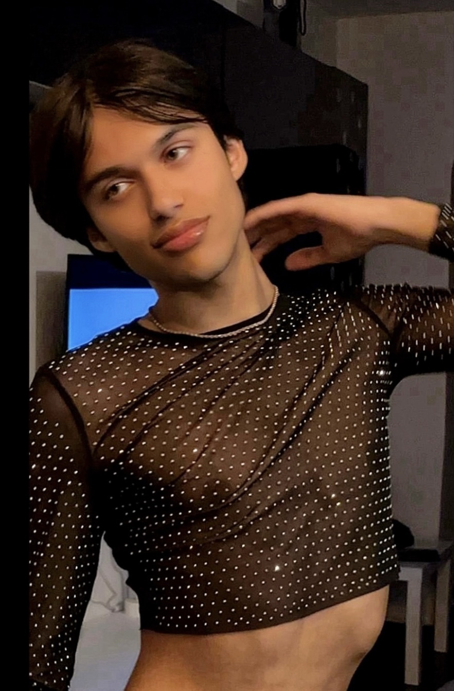 Escorte Sexy - Prahova - Buna tip atent ?i tandru ofer companie  xxx domnilor interesa?i de experien?e în privat sug pe deplin pla ta