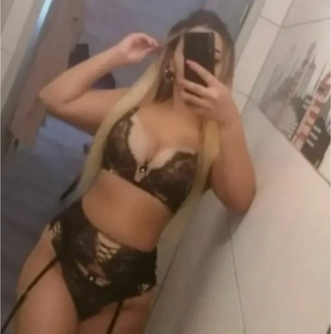 Escorta Sex - Escorta manierata am revenit.  Ofer companie si masaj terapeutic facut cu creme si uleiuri aromate domnilor manierati intr-o locatie discreta.  Locuri de parcare si ac.  Detalii la telefon.  - Telefon: 0735342440 