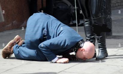 Bucuresti - Escorta Sexy - Puppy play, shoe play, boot fetish, foot worship, hand job, foot job Cutu, cutu, vino la mine, sa te mangai sub burtica si sa iti ofer antrenament de lins! Este timpul sa ai o stapana! Vino cu zgarda pusa la gat, ca semn al supunerii tale fata de mine,  Labus, Gudurache, creatura plina de sperma, catelus caruia ii place sa se frece de cizmele mele lungi si sa isi linga sperma de pe ele mai apoi! Stai in patru labe si cu limba scoasa in fata mea, animalus de companie, si executa comenzile mele, daca vrei sa faci parte din clubul meu canin! Gafaie entuziasmat cand iti vezi stapana! Miroase-mi fundul, subratul, chilotii, talpile, pantofii, ciorapii! Talpile mele pot fi zdrobitoare cand iti storc sperma sub ele.  Mi-ar placea sa te deposedez de umanitate si sa tachinez printr-o cusca.  Sunt stapana viselor tale frumoase, Sanziana.  Suna-ma, daca tanjesti sa fii la capatul lesei mele, dresat de mine, sa fii supusul care traieste pentru a-mi fi animal de companie! Cu mine vei avea parte de cele mai frumoase momente de joaca. 