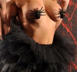 Escorte Sexy - Bucuresti - Petrecere privata de Halloween Vrajitoarea cea sexy si rea asteapta sa il infrunte pe vrajitorul care cuteaza sa vina pe taramul ei magic.  Amandoi se vor intrece in vraji si putere sperand ca va fi invingatorul.  Se vor imbia unul pe altul cu licori, potiuni sau daruri magice.  Vor scoate din palariile lor magice arme secrete.  Se vor lupta si corp la corp.  Vrajitoarea se va folosi de armele seductiei si feminitatii ei si se va imbraca sumar, in chiloti si sutien transparente, de paianjen.  Stiu ca in fata mea esti un invins din start! Vei pica la picioarele mele sedus de farmecele mele! Te voi lasa fara puteri! Voi arunca asupra ta o vraja, sa uiti de tot si sa fii obsedat doar de fundul meu! Iti voi sparge baloane cu fundul pe fata! Iti voi descanta scula sub apa magica, de la robinet, ca sa ti se scoale doar la mine! Te voi transforma in sclavul talpilor mele, in obiectul placerii mele, in servul meu sau intr-un liliac pe care am sa il atarn cu capul in jos, am sa il bat la fund si am sa il masturbez fortat pana cand va fi stropit de propriul jet de sperma! Sunt stapana/ dominatoarea Sanziana, creatoarea number one de divertisment erotic si te astept la un party de neuitat!
