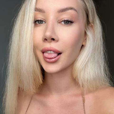 Escorte Sexy - Kurtea De Arges - Roscata discreta atenta la cerintele tale, ofer domnilor manierati companie si masaj terapeutic la domiciliul meu.  Ofer si cer seriozitate maxima, igiena garantata.  Detalii suplimentare la telefon.  Doar wutzup (
