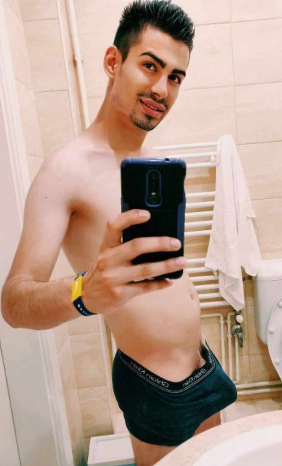 Bucuresti - Escorta Sexy - AyanXXL Turkish boy activ dotat accept si cupluri ofer companie si domnilor.  .  .  ofer si ShoWeb