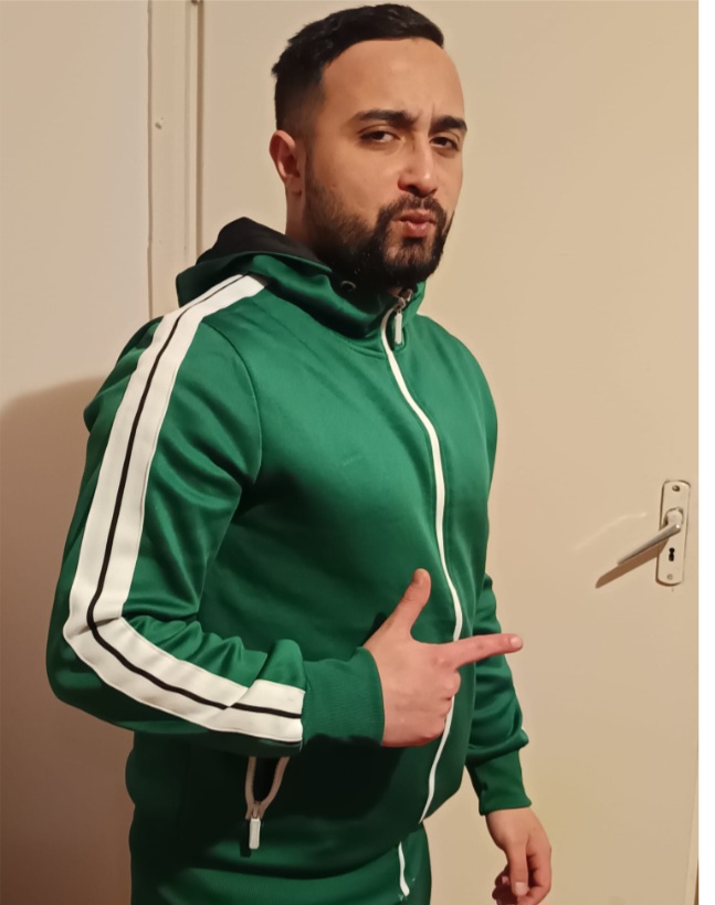 Bucuresti - Escorta Sexy - Salut sunt Alin un tân?r educat serios manierat a?i pot oferi masaj de relaxare te a?tept la mine în loca?ie a?tept domni serio?i ?i genero?i