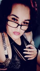 Bucuresti - Escorta Sexy - Bun venit!
Eu sunt Alyss   o femeie pasională și deschisă la minte.  
Pentru cei care mă cunosc deja   mă bucur să ne revedem!
Pentru prietenii noi   pregătiți-vă pentru o experiență cu adevărat specială!
O femeie specială   am doar un picior și folosesc un scaun rulant, dar asta nu ne va opri!
Hai să trăim împreună momente reale   pline de pasiune, apropiere și energie bună!