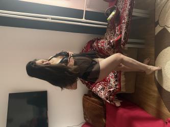 Escorte din - Ploiesti Romania | Anunturi Matrimoniale / Escorte Sexy  - Telefon:  0721806426 - Escorta senzuala iti pot oferi companie, masaj de relaxare, intr-o ambianta placuta, clipe linistite la domiciliul meu sau al tau.  Astept domni seriosi si manierati.  Detalii la telefon 