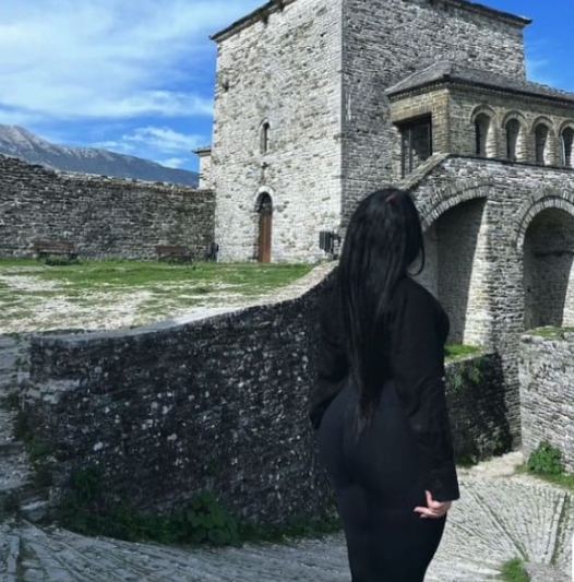 Escorta Sex - Doar câteva zile în buc venit din provincie lang piata trapezului și mă suni - Telefon: 0728532091 