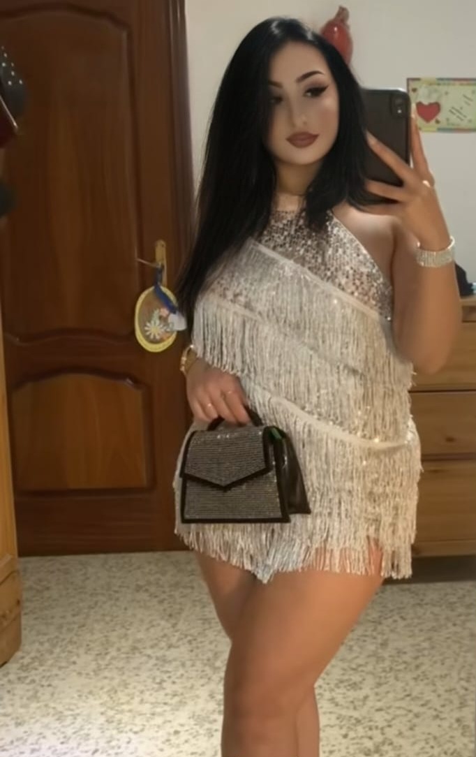 Escorta Sex - Escorta matura si cu experienta ofer companie, masaj terapeutic de relaxare, locatie de lux.  Sunt foarte eleganta, finuta si cu bun simt.  Rog seriozitate.  Detalii la telefon.  - Telefon: 0741552756 