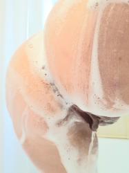 Bucuresti - Escorta Sexy - Vino la mine, Labus, sa ma speli cu limba la pasarika! Vino, sa te dusez sub  jetul cald  din pasarika mea! Vino, sa ma frec cu fundul plin de clabuci sau de frisca de fata ta! Vino, sa te bag in lesa, sa te dresez si sa fac din tine catelusul meu ascultator, de casa, vagabondule! Executa ordinele mele, altfel iti iei cravase peste bile!  Sunt stapana Sanziana si te domin cu stil si imaginatie.  Am cele mai declansatoare si lubrifiante anunturi care te pregatesc psihic pentru cea mai tare sesiune femdom / bdsm din viata ta cand imi vei ajunge sub toc.  Am facut poze noi, motivante penttu tine.  Pentru materialul de laba si de autoflagelare postat astept cadouri si flori de la admiratori!