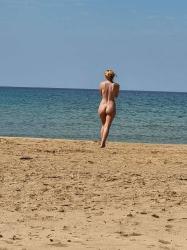 București - Escorta Sexy - Escorta senzuala iti pot oferi companie, suntem cuplu soț si soție vă așteptăm să vă descoperiți cele mai ascunse secrete și fantezii.  .  .  masaj de relaxare, intr-o ambianta placuta, clipe linistite la domiciliul meu sau al tau.  Astept domni seriosi si manierati.  Detalii la telefon