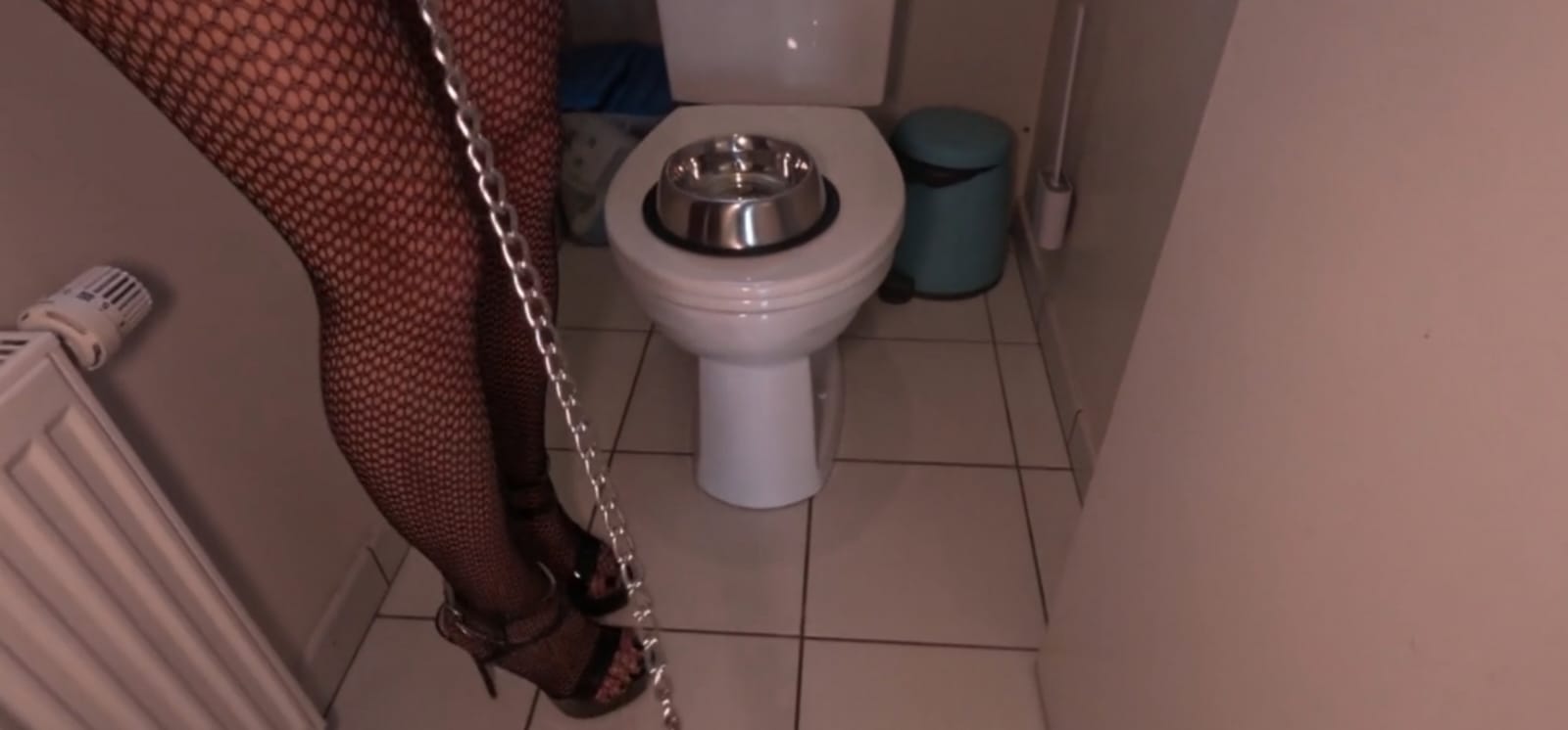 Escorte Sexy - Deziree.net - Sclavete trimite mesaj sau suna la numarul scurt de telefon 1523, si treci sa iti dau portia zilnica de cacat!