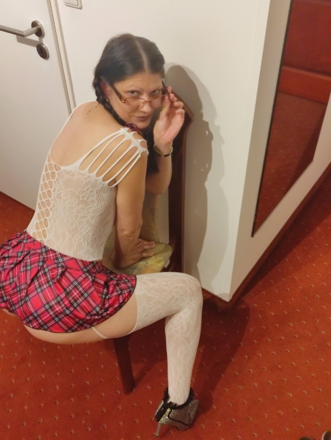 Escorta Sex - TOP ESCORT IN TOWN Bună, sunt Karla.  Sunt o doamnă mereu gata să te facă să te simți bine.  Am un simț al umorului foarte bun, sunt inteligentă și foarte prietenoasă.  Aștept cu nerăbdare să te cunosc și să petrecem timp minunat împreună, unde să puteți face mișcare, dar și să vă relaxați în același timp ???????? Nu ezita să mă contactezi și să-mi pui orice întrebare.  Lucrez foarte curat și sunt foarte respectuoasă.  Aștept același lucru și de la tine.  Alege-mă și lasă-mă să-ți arăt abilitățile mele / /DOAR PERSOANE SERIOAS - Telefon: 0764270597 