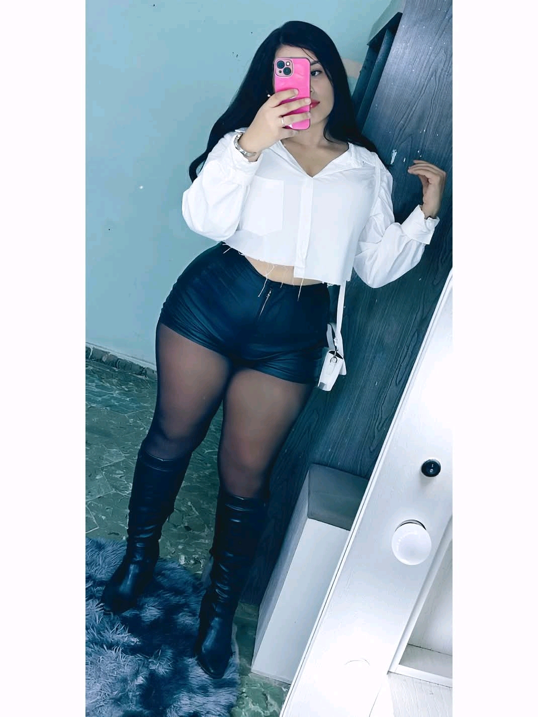 Escorta Sex - Escorta manierata am revenit.  Ofer companie si masaj terapeutic facut cu creme si uleiuri aromate domnilor manierati intr-o locatie discreta.  Locuri de parcare si ac.  Detalii la telefon.  - Telefon: 0752345071 