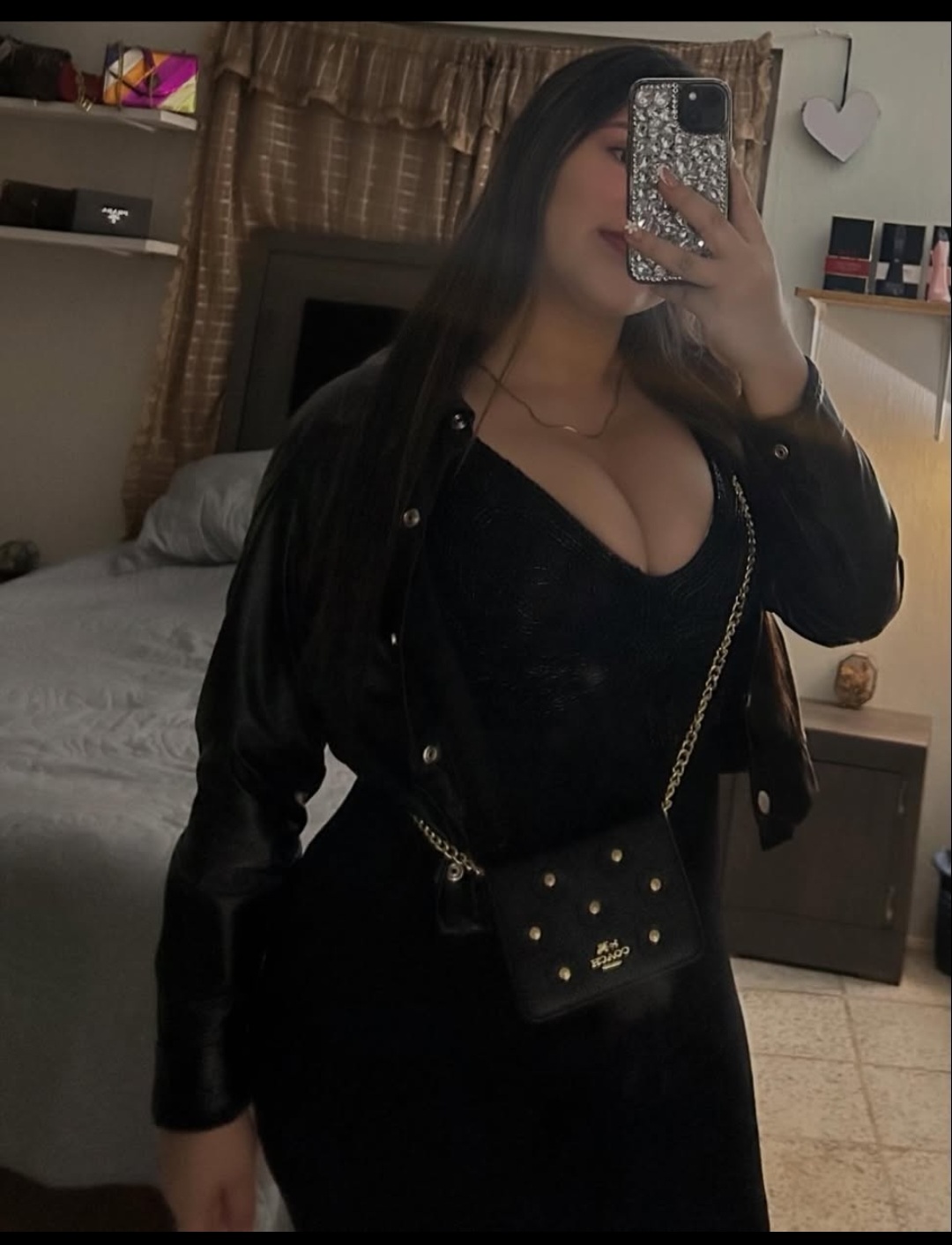 Escorta Sex - Escorta manierata am revenit.  Ofer companie si masaj terapeutic facut cu creme si uleiuri aromate domnilor manierati intr-o locatie discreta.  Locuri de parcare si ac.  Detalii la telefon.  - Telefon: 0752345071 