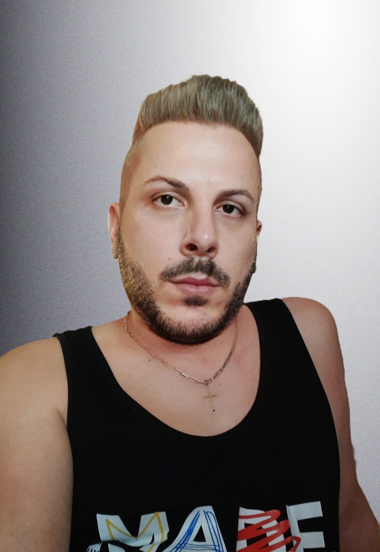 Bucuresti - Escorta Sexy - Barbat ACTIV usor versatil cu experienta in domeniu ofer clipe de tandrete ca parte activa si verstil domnilor dornici ce experiente noi cu un barbat cu experienta ce-ti poate pune la dispozitie clipe unice relax.  Disponibil mai mult in timul zile, programarea se face cu o ora inainte, nu raspund la mesaje /