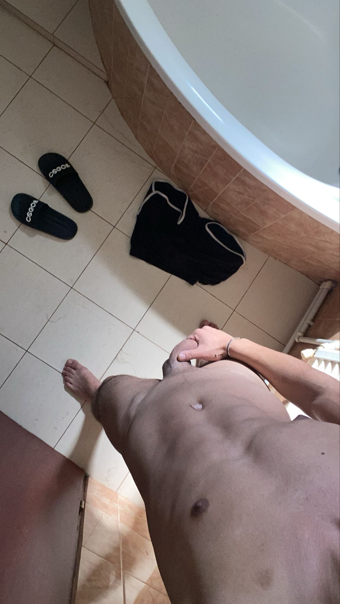 Bucuresti - Escorta Sexy - Escorta senzuala iti pot oferi companie, masaj de relaxare, intr-o ambianta placuta, clipe linistite la domiciliul meu sau al tau.  Astept domni seriosi si manierati.  Detalii la telefon