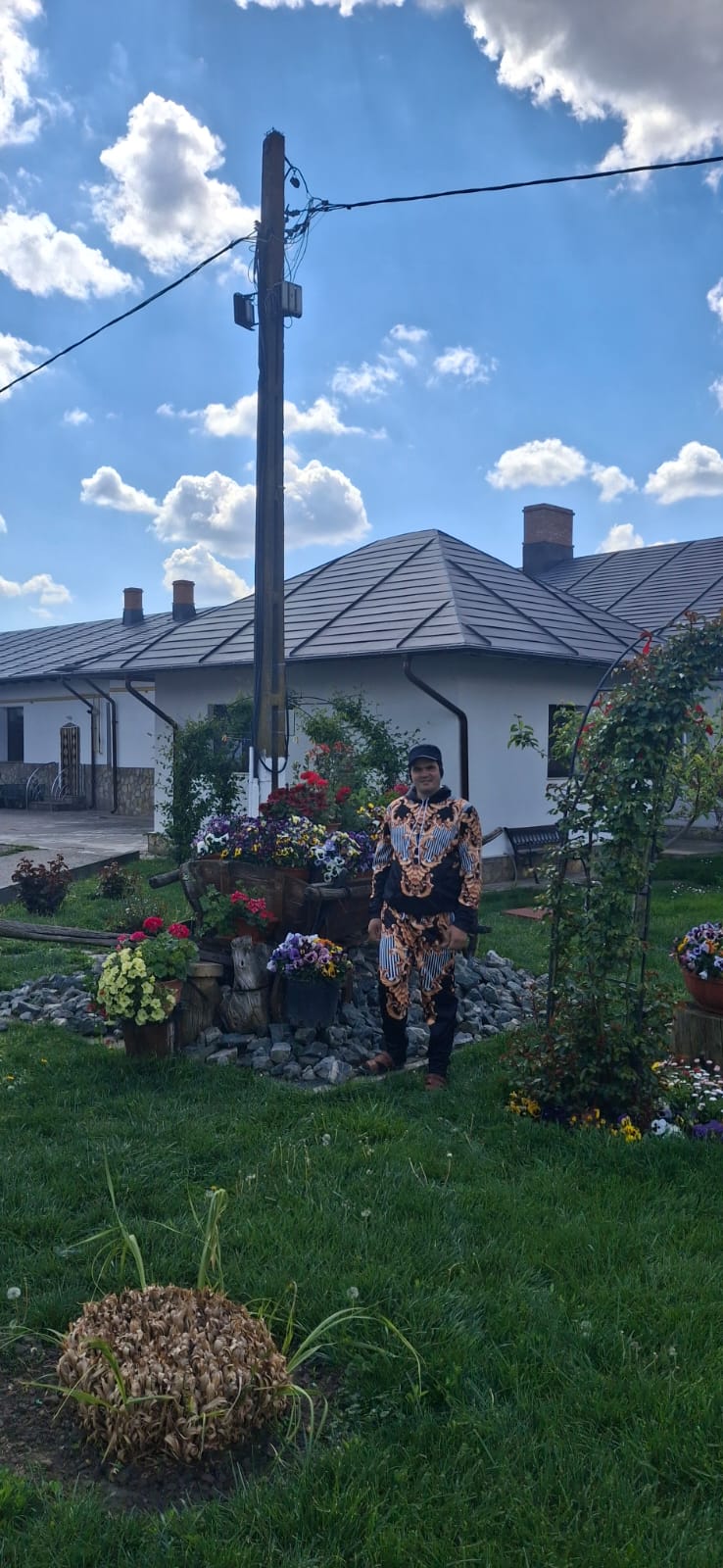 Galați - Escorta Sexy - Eu sunt Marian din Tudor Vladimirescu judetul Gala?i ?i sunt doar activ ?i îmi place s? o dau la supt foarte mult ?i s? te pun capr? ?i s? te fut adânc în cur eu nu am loc cine vrea s? o facem a?tept mesaje pe WhatsApp sau la telefon