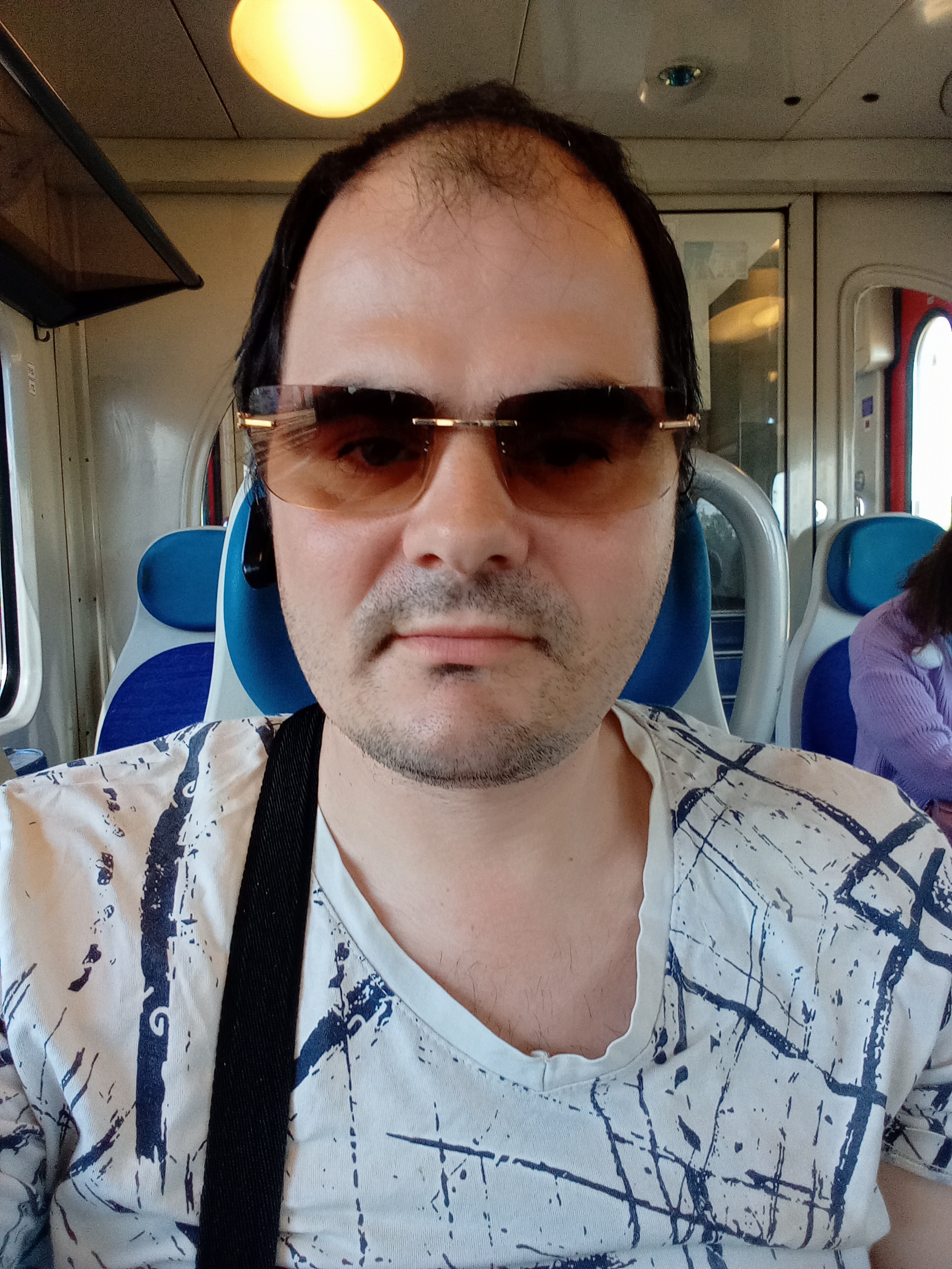 Galați - Escorta Sexy - Eu sunt Marian din Tudor Vladimirescu jude?ul Gala?i sunt doar activ sunt în c?utarea unui pasiv care s? îmi fac? toate pl?cerile