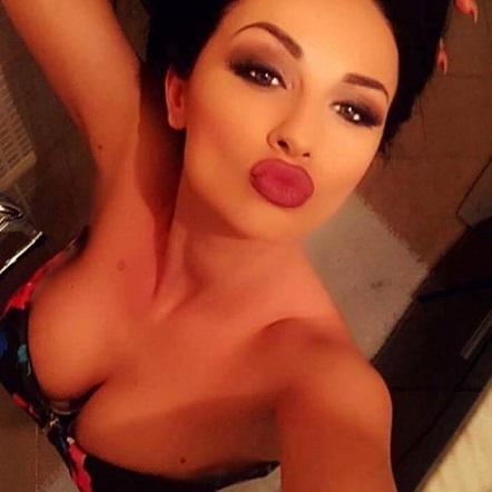 Escorte Sexy - Bucuresti Toata Tara - Sunt o fire sociabila si comunicativa, asadar, te voi ajuta sa te relaxezi in cel mai scurt timp, pentru a nu pierde nici un minut din timpul pretios alocat clipelor fierbinti, ci timpul sa fie unul castigat, alaturi de mine.  Suna-ma ptr detalii pe 0906-800-866 (1, 9 eur/min) sau discretie prin sms la nr 1533 (1, 5eur/sms) doar sa trimiti textul FIERBINTE.  Tarife fara tva, doar ptr persoane adulte. 
