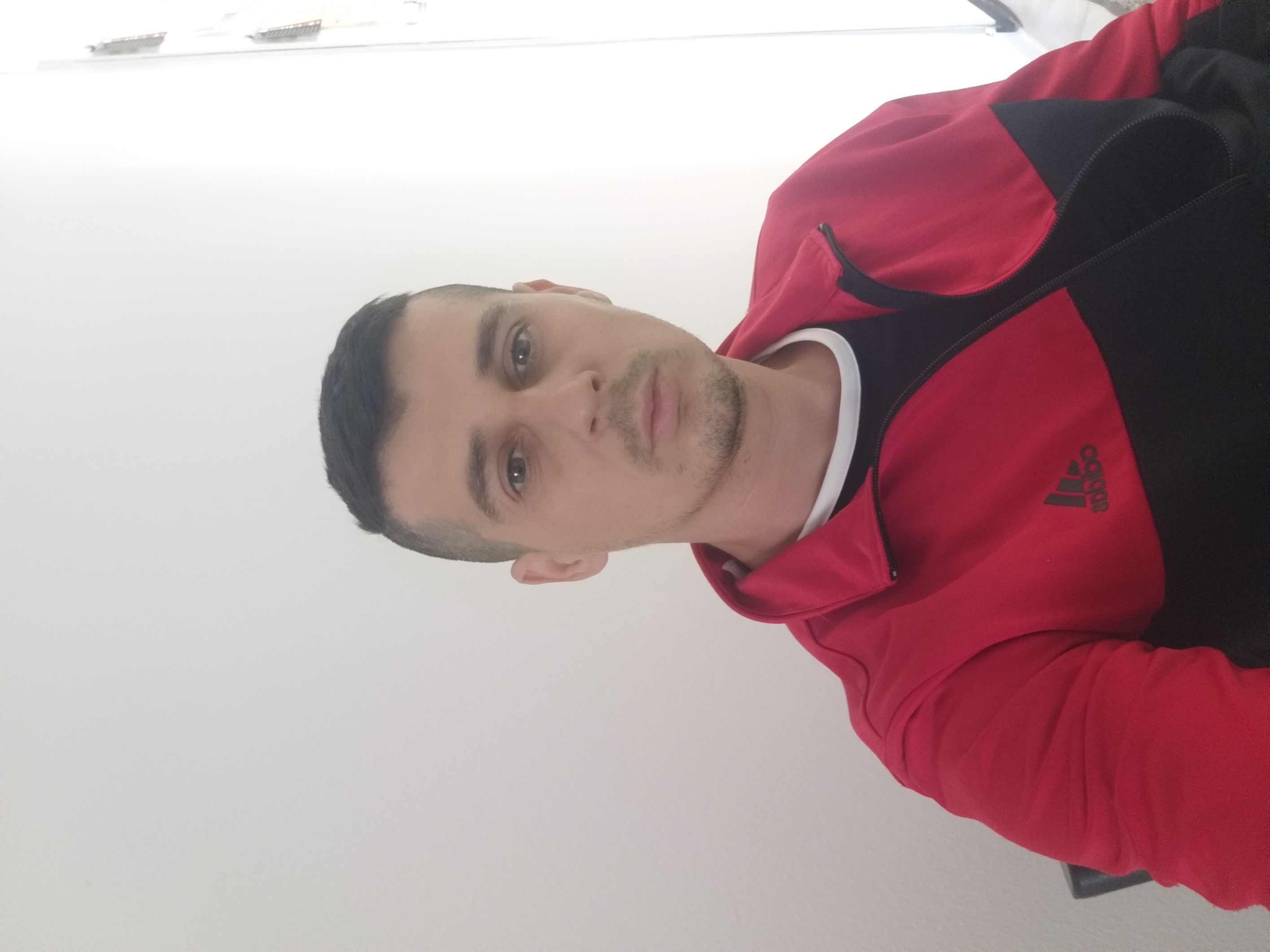 Escorta Sex - Buna fetelor barbat singur hotărât serios stiu sa respect inteleg o femeie  nu te dezamăgesc  totul te astept sa vorbim pe watshapp sau mail  alexandru.  gabriel17 @yahoo.  com daca esti hotarata nu o sa iti para rau zi ușoară sa ai - Telefon: 0751644179 