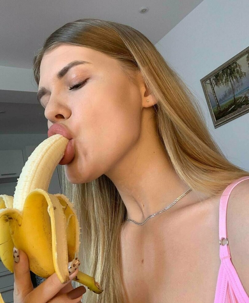Escorte Sexy - Bucuresti Si Toata Tara - BANANA BANANA ta o vreau, Andreea, studenta nonconformista, ador bananele tari si bune.  Daca ai una pentru mine, da-mi-o.  tel.  meu este 0906-800-547 (1, 3 eur/min+tva).  Sau astept sms-ul tau cu textul BANANA la 1580 (1, 5 eur/sms+tva) si te voi contacta eu.  PUPICI UNDE VREI TU! Exclusiv adultilor! /