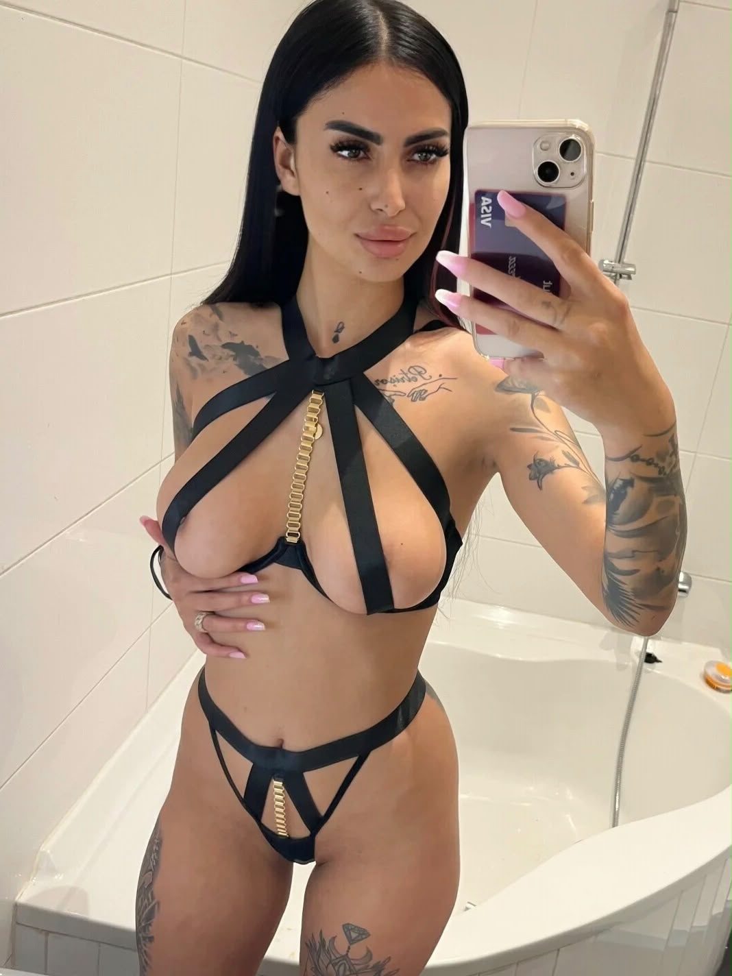 Escorta Sex - Escorta sexy si atenta la detalii te astept la mine domn serios sa-ti ofer cele mai bune servicii de companie, masaj de relaxare, body cu creme si uleiuri parfumate, esti un domn caruia ii place atmosfera atunci suna-ma, nu iti va parea rau.  Detalii la telefon.  - Telefon: 0736709057 