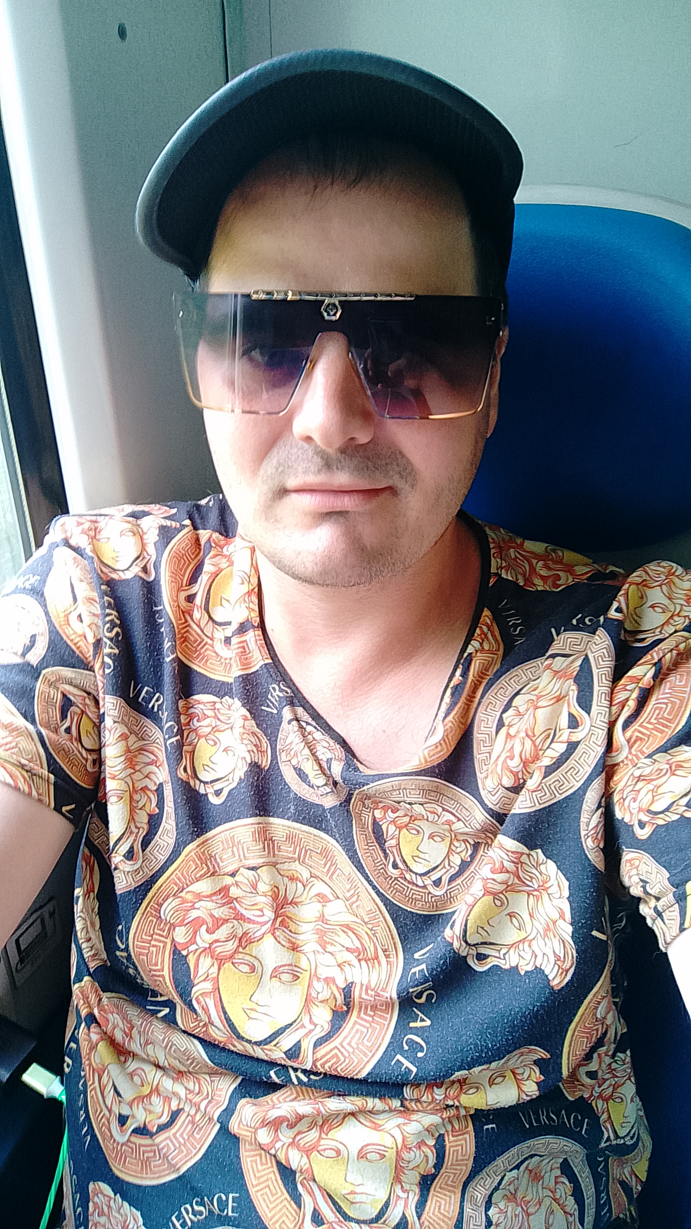 Galați - Escorta Sexy - Eu sunt Marian din Tudor Vladimirescu jude?ul Gala?i sunt doar activ sunt în c?utarea unui pasiv care s? îmi fac? toate pl?cerile îmi place s? o dau la supt îmi place s? te pun capr? s? te fut eu nu am loc nici ma?in? nu am cine are drum spre Gala?i ?i vrea s? o facem cu adev?rat a?tept mesaje pe WhatsApp sau la telefon