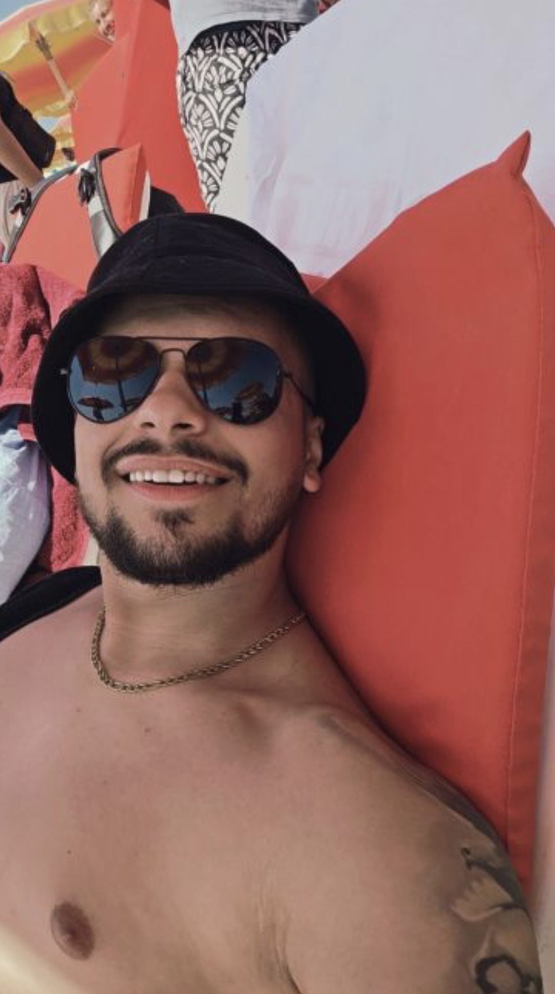 Escorte Sexy - Bucuresti - Escorta senzual de 23 ani pasiv, iti pot oferi companie, masaj de relaxare, intr-o ambianta placuta, clipe linistite la domiciliu tau.  Astept domni seriosi si manierati ?i genero?i.  
R?spund doar pe WhatsApp