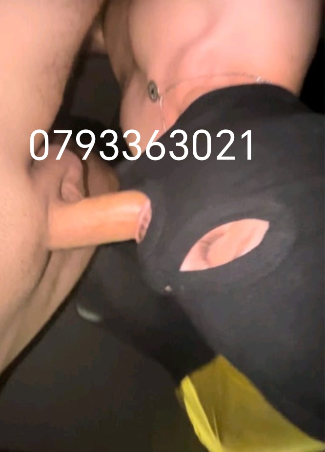 Bucuresti - Escorta Sexy - Tân?r dotat versatil 22 cm cu loc pentru întâlniri ofer masaj de relaxare domnilor genero?i ?i discre?i de?in loca?ie