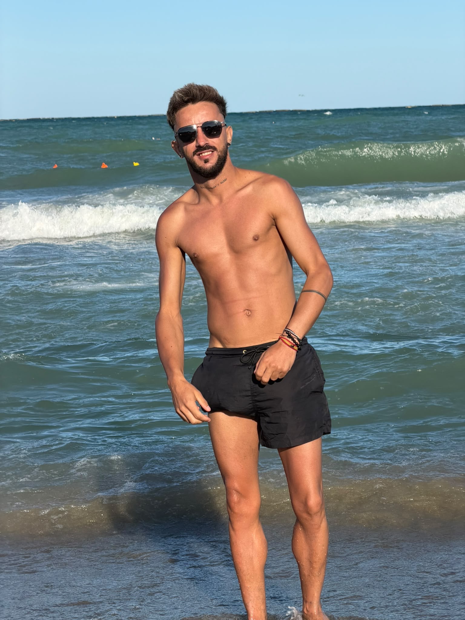 Escorte Sexy - Bucuresti - Barbat ACTIV usor versatil cu experienta ce-ti poate pune la dispozitie clipe de neuitat ?i masaj de relaxare discre?ie maxim?!!