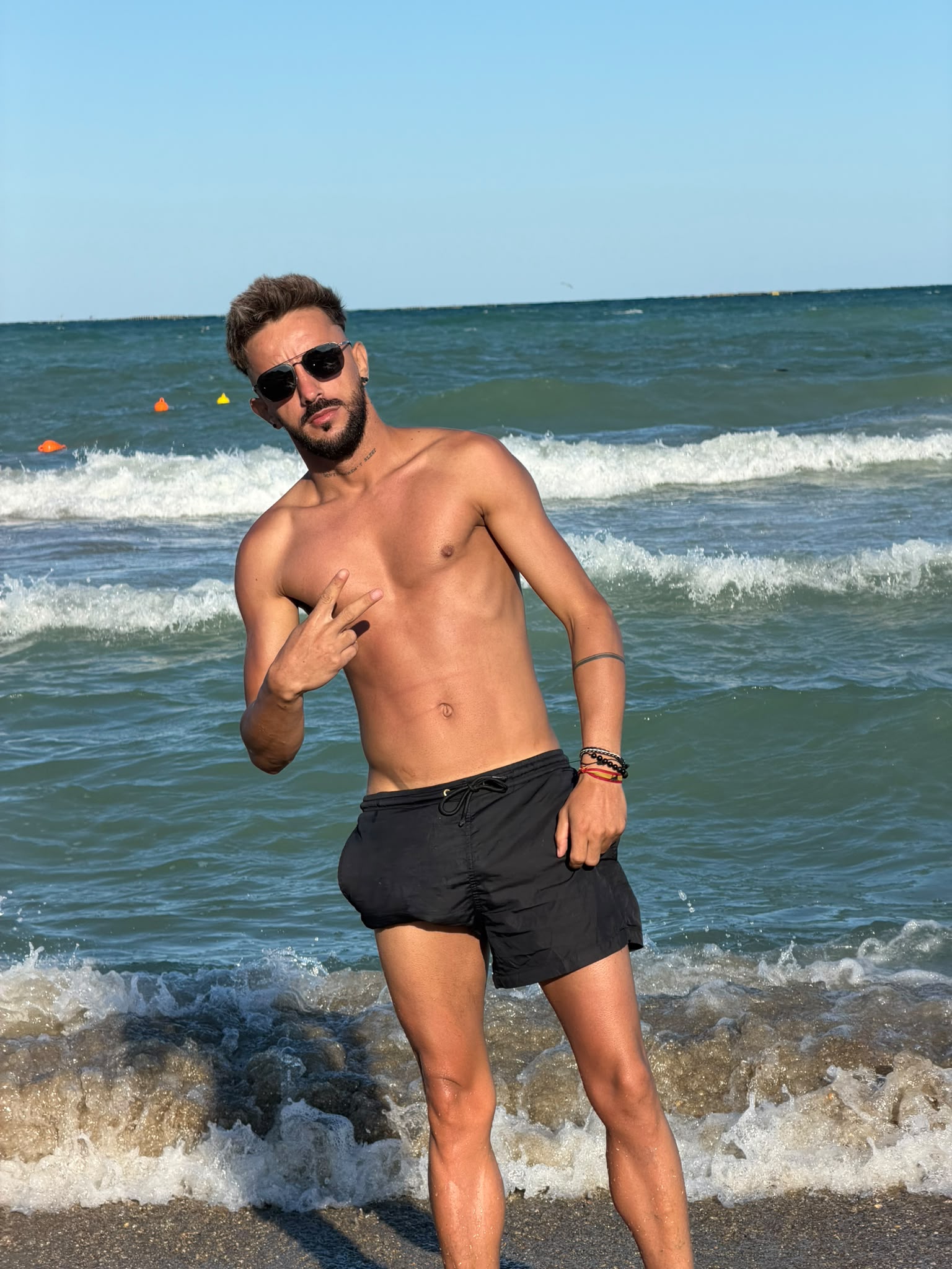 Escorte Sexy - Bucuresti - Sunt aici pentru domnii serio?i ?i discre?i care ?tiu ce vor.  
Pentru detalii m? pute?i contacta în privat. 