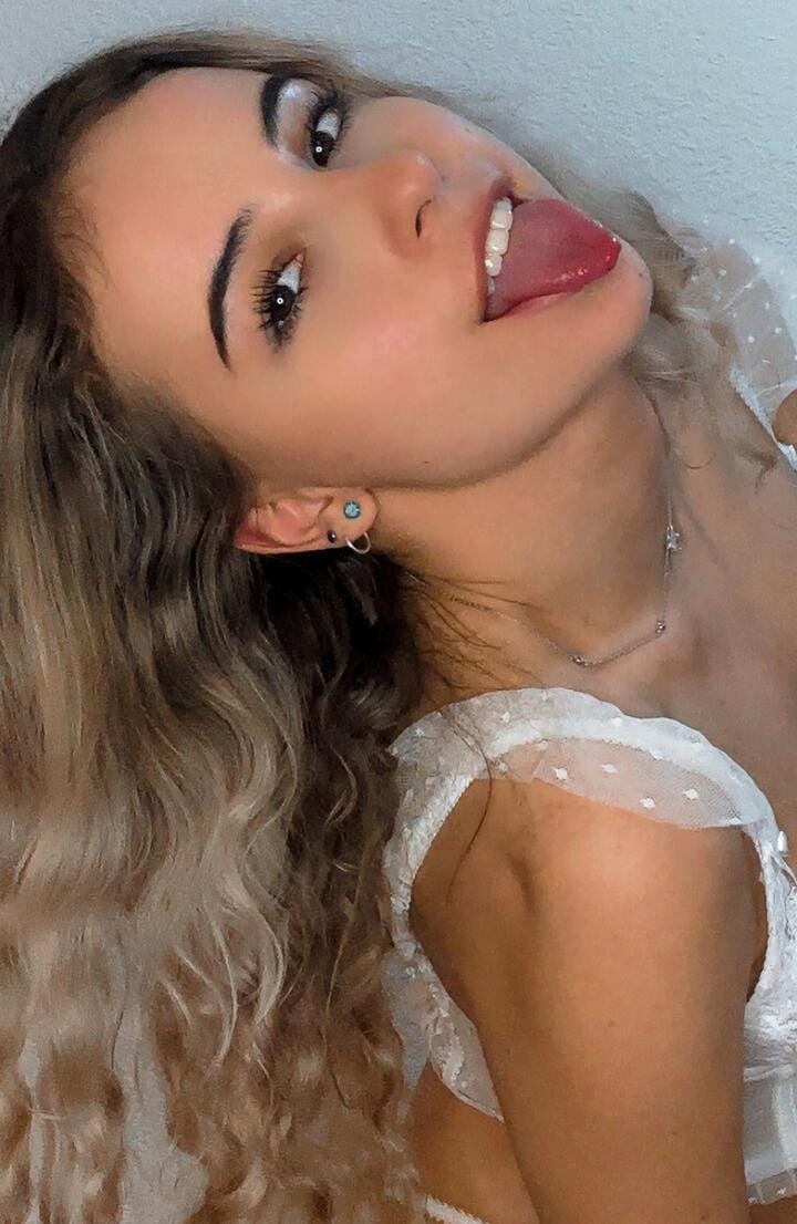 Escorte Sexy - Sexylinechat-escorte.com - Linie erotica premium- intra in site-ul oficial Sexylinechat-escorte.  com si alege din oferta de sexy escorte.  Poti benefia de placerea Deziree din orice tara a lumii! Noi nu promitem, noi facem! Poti suna direct sau trimite mesaj la numarul scurt de telefon 1523
